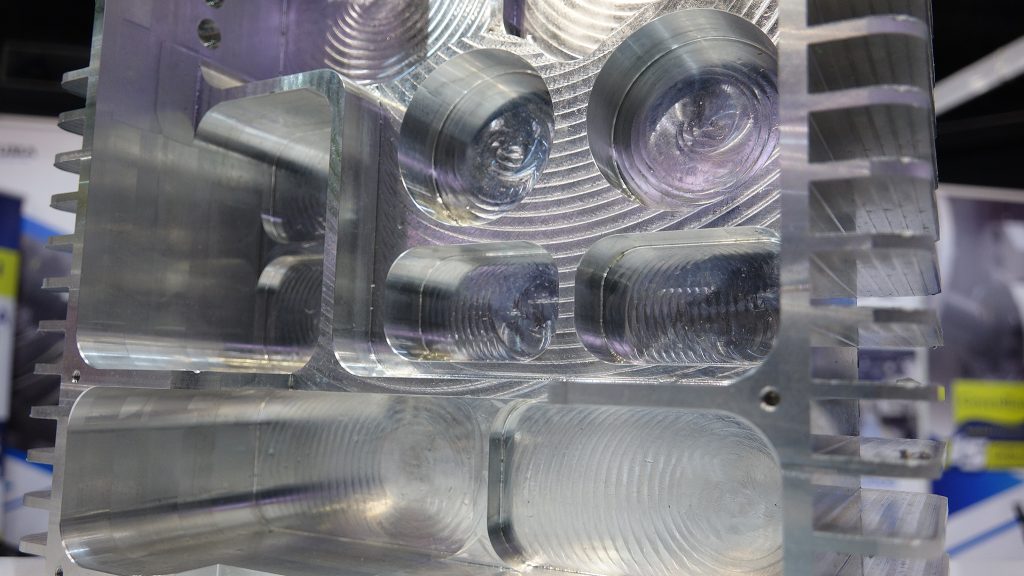 carcasă aluminiu prelucrată în 5 axe Okuma Genos M460V-5AX