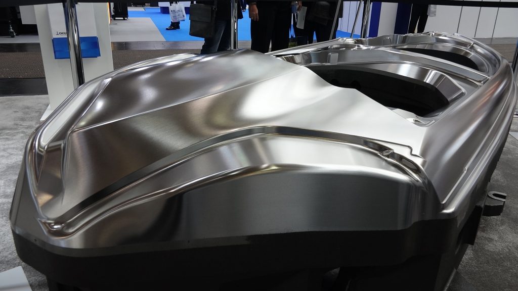 Matriță caroserie auto prelucrată pe OKUMA MCR-S, EMO 2019 Hannover