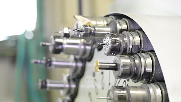 prelucrări prin aşchiere CNC - magazie de scule tip revolver