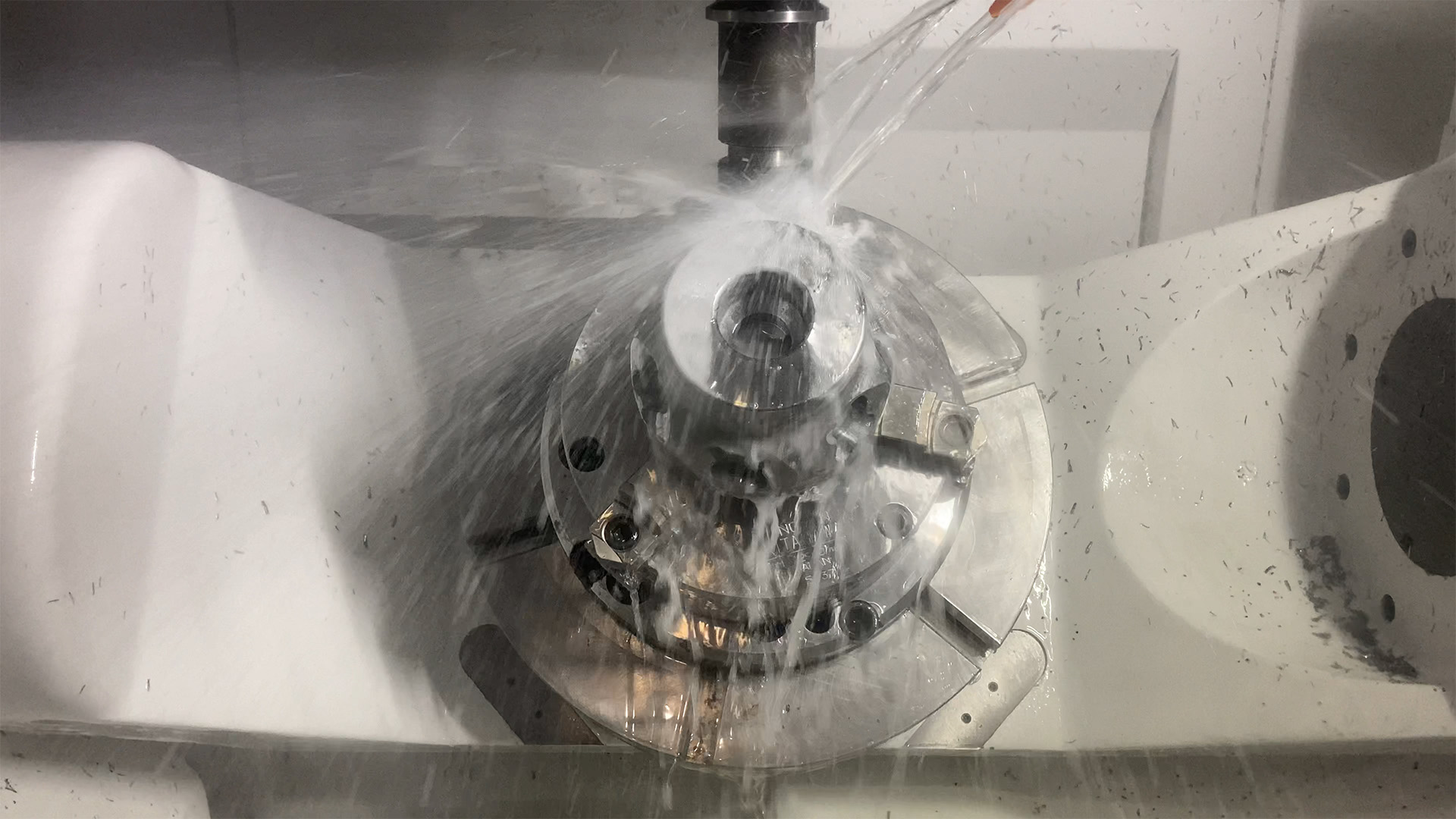 Centrul Vertical de prelucrare în 5-axe simultan OKUMA GENOS M460V-5AX