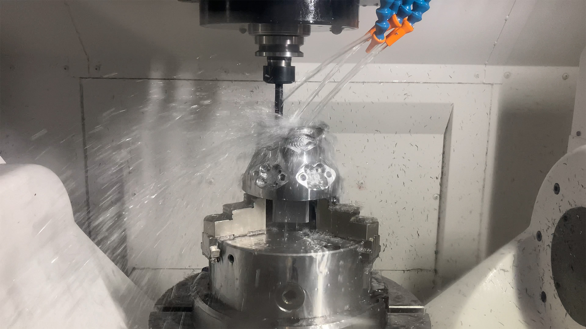 Centrul Vertical de prelucrare în 5-axe simultan OKUMA GENOS M460V-5AX