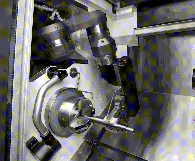 OKUMA LB3000 EX III - strung orizontal CNC cu o turelă și un universal și braț robot integrat